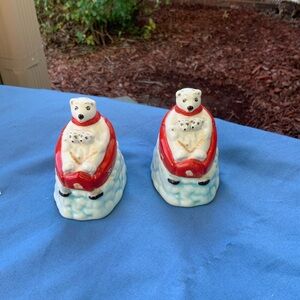 Gibson Coca Cola Polar Bear Down Hill Salt Pepper